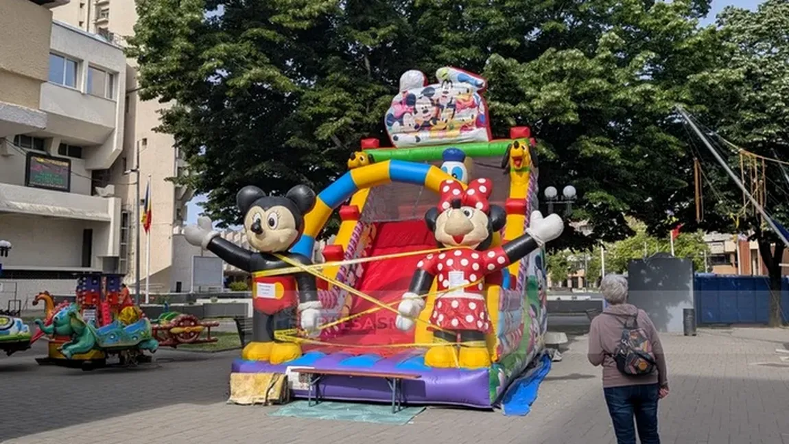 Declarația sfâșietoare a tatălui care și-a pierdut fiul de 2 ani pe toboganul gonflabil: „S-a jucat până în ultima clipă”