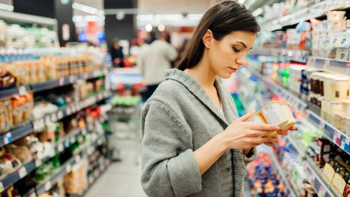 La ce trebuie să fii atent când consulți eticheta alimentelor. Diferența dintre „termen-limită” și „data optimă de consum”