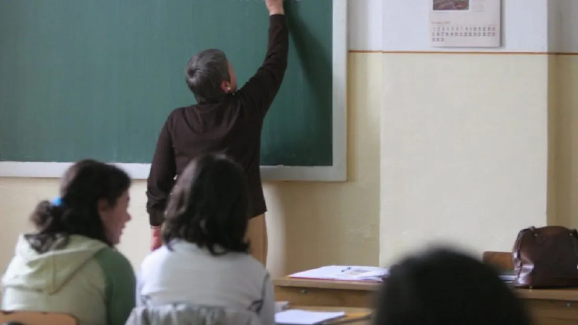 Cum a pierdut un profesor din România aproape 2.000 de lei din salariul net. 