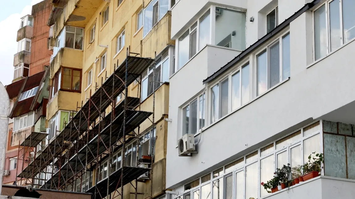 Anchetă la București după moartea unei fete de 16 ani care a căzut de pe un bloc cu 10 etaje aflat în reabilitare termică