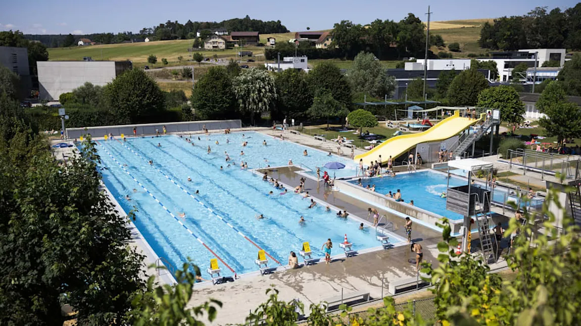 Scandal! Tarif de intrare dublu la o piscină din Elveția, pentru străini. Ce i-a deranjat pe localnici