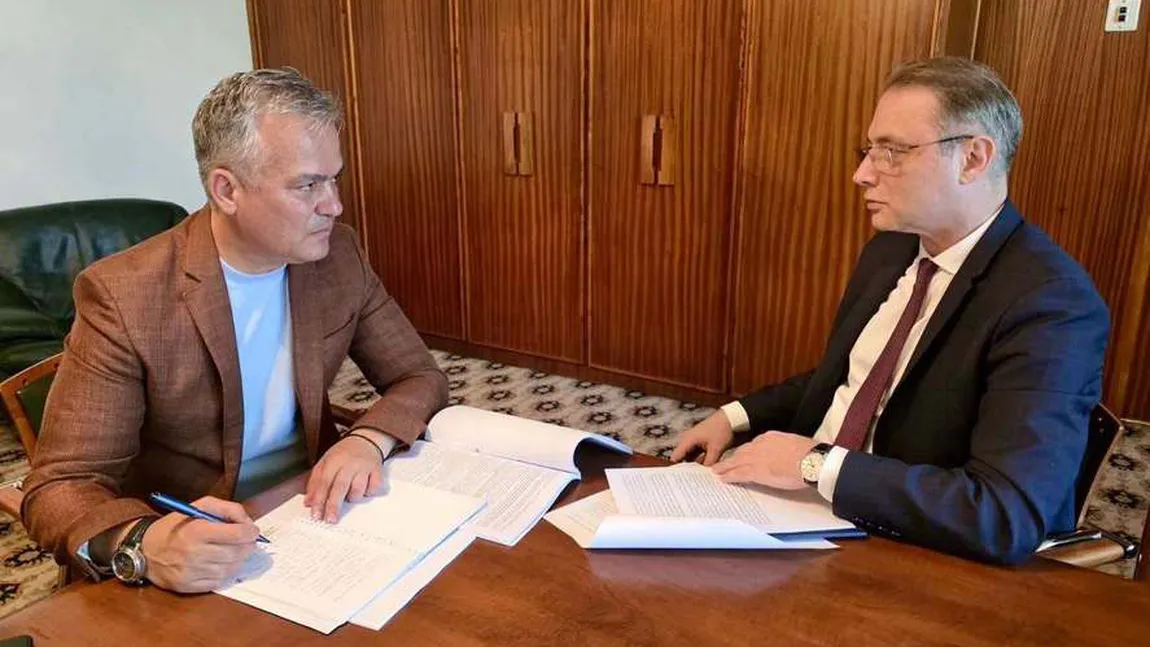 Adrian Veştea nu renunţă! Fotografie alături de Luca Niculescu, ”viitor ministru de Externe”