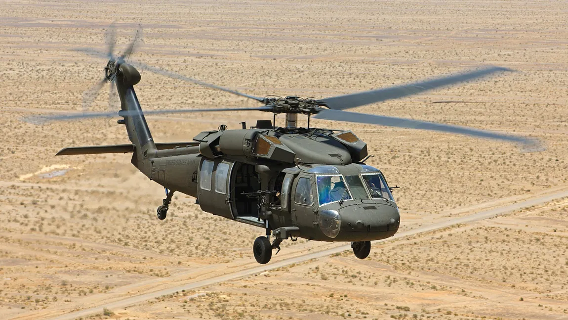 Vin americanii! Elicoptere de luptă Black Hawk și Apache, relocate în România. Ce scop are mișcarea