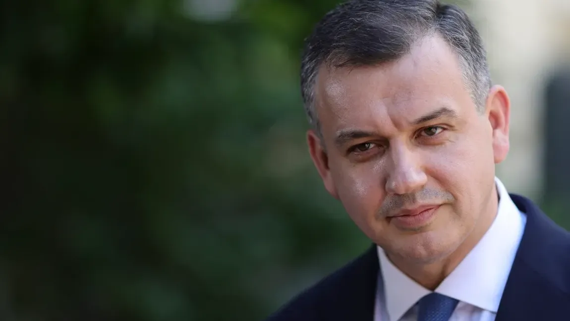A început numărătoarea inversă pentru Eugen Tomac. Premierul desemnat face ultimul turneu de forță la partide în vederea susținerii: „E dispus la orice doar să primească votul”