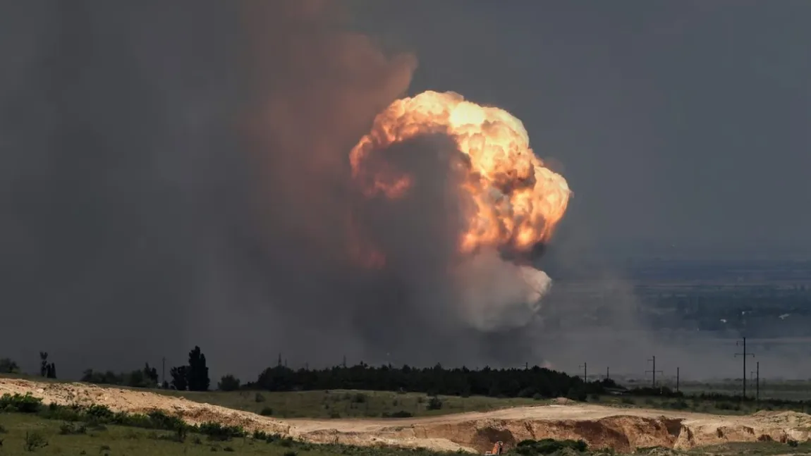 Ucraina loveşte rafinăriile Rusiei. Cozi uriaşe pentru alimentarea cu carburanţi după bombardarea Rosneft VIDEO