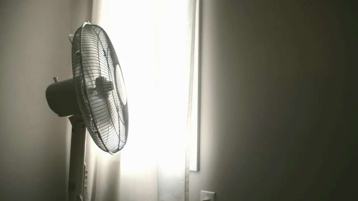 Temperatura ideală în dormitor vara. Câte grade ar trebui să fie în cameră pentru un somn odihnitor