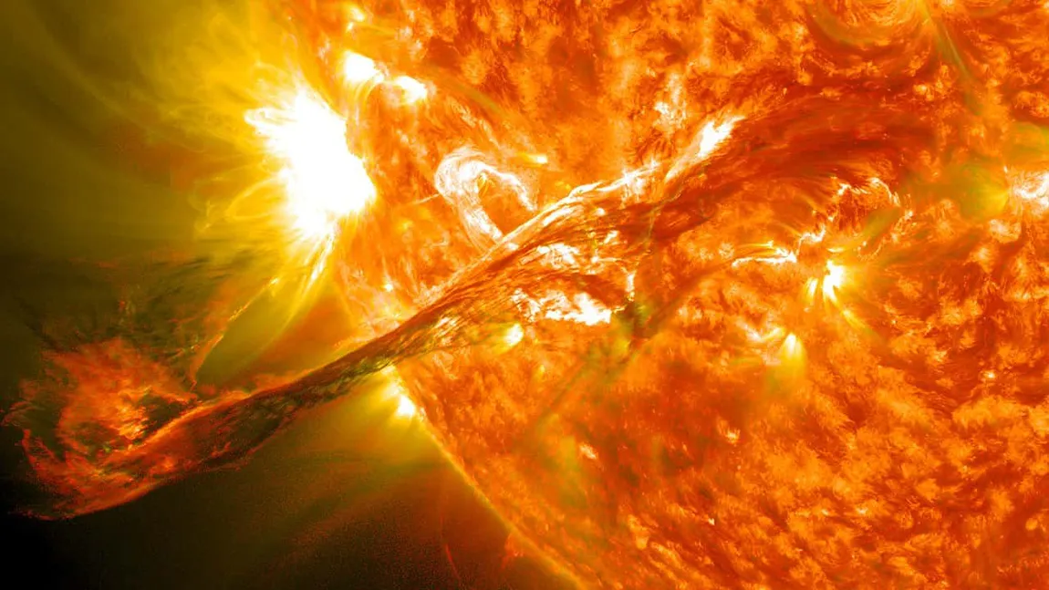 O furtună solară „canibal” se îndreaptă spre Pământ. Fenomenul rar ar putea produce aurore boreale spectaculoase