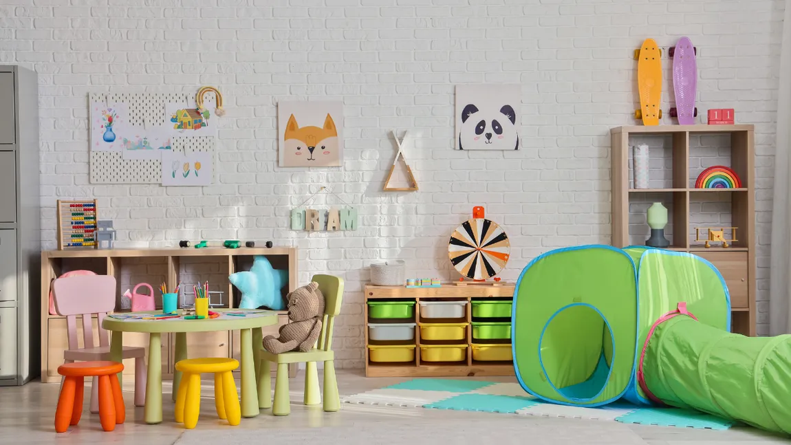 Caz de abuz revoltător! O educatoare a fost înregistrată în timp ce jignea și bătea copiii: „Vierme, handicapat, turbat, să te doară până nu mai poți”