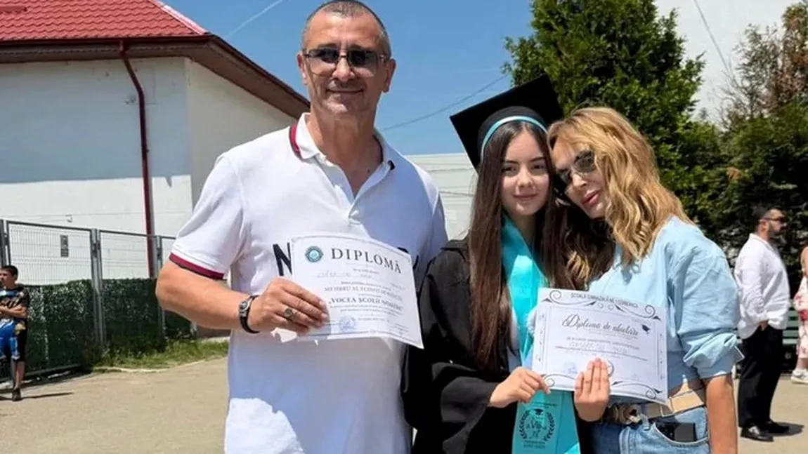 Daniela Gyorfi, plină de emoții și cu lacrimi în ochi la festivitatea de absolvire a fiicei sale. Maria a terminat clasa a VIII-a  