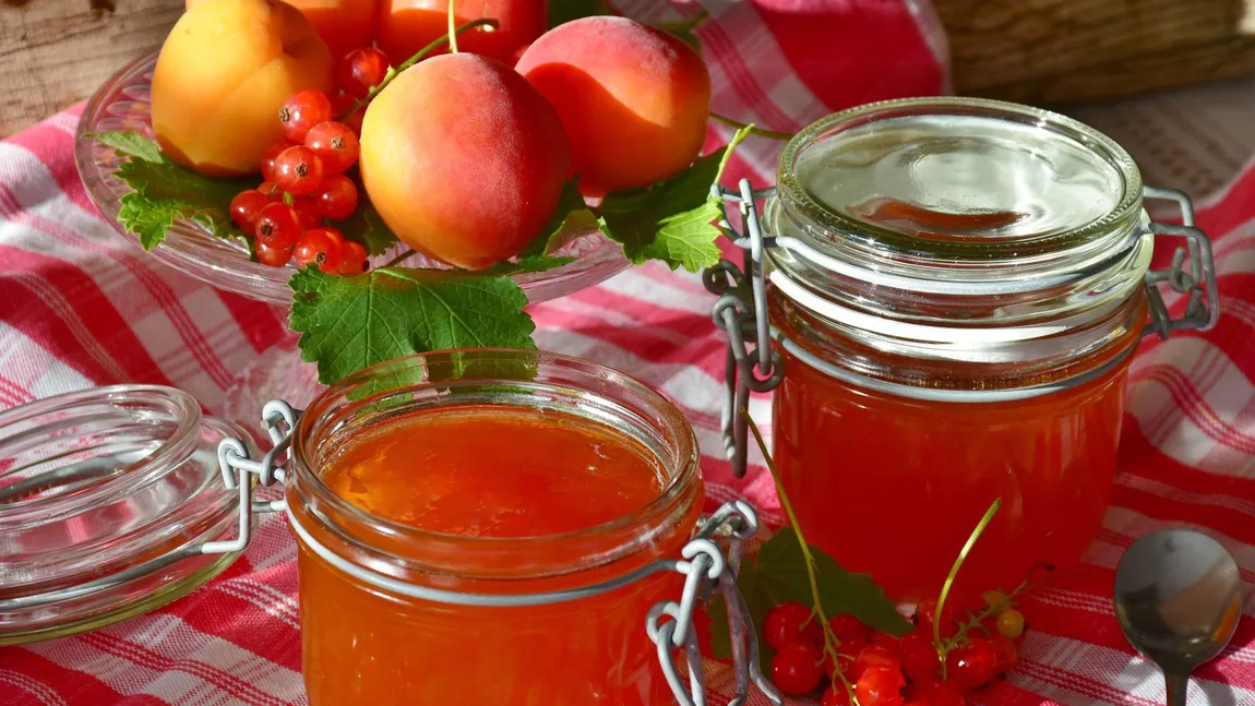 Dulceață de caise, rețeta care amintește de verile petrecute la bunici. Secretul care o transformă într-un deliciu