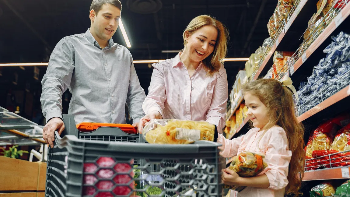 În sfârșit, o veste bună pentru români. Plafonarea adaosului comercial la alimentele de bază a fost prelungită!