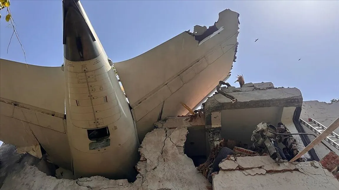 Avion prăbuşit, toate persoanele de la bord au murit după impactul cu solul