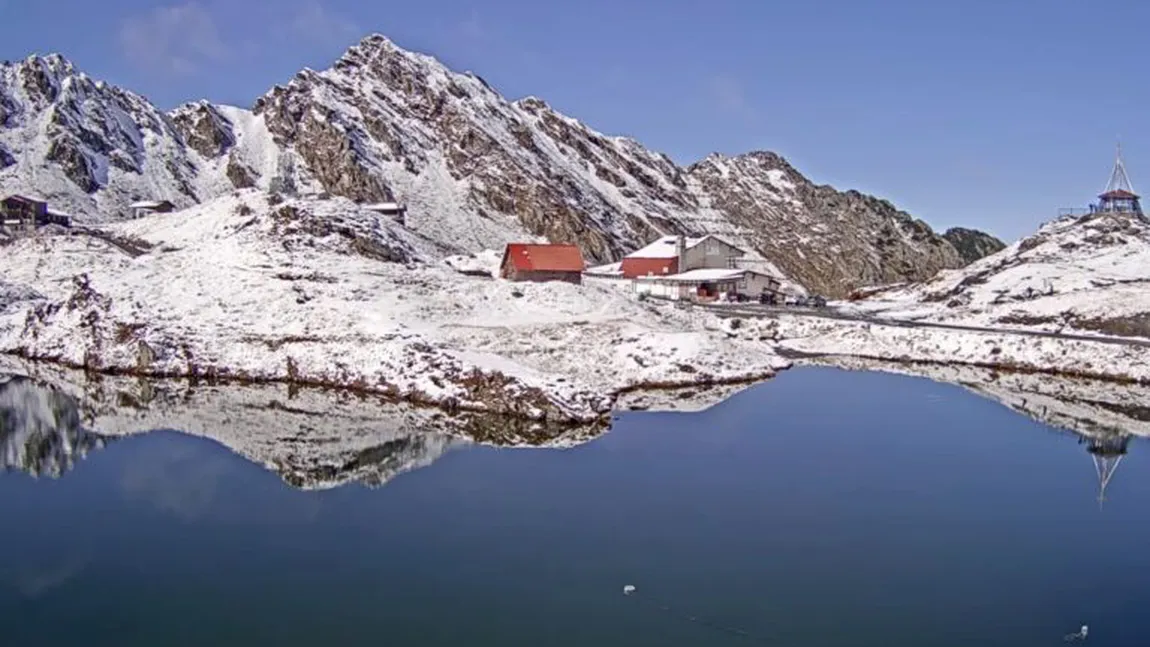 La Bâlea Lac se găsește zăpadă în mijlocul verii. Românii au început deja să fugă de caniculă