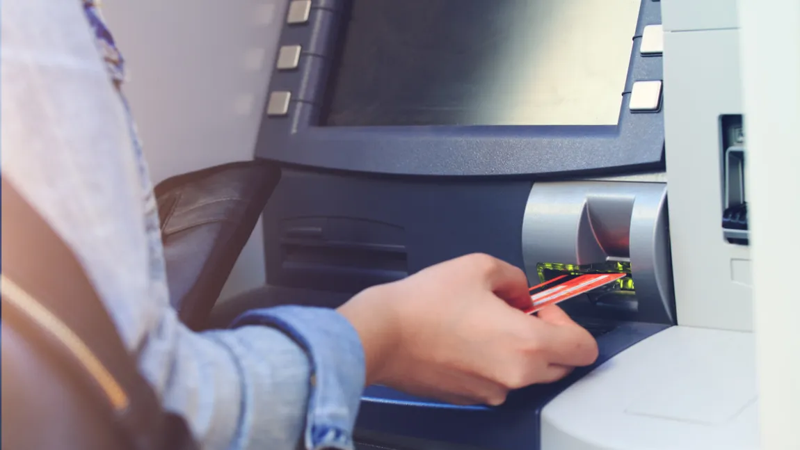 Dispar bancomatele! Aproape 1.800 au fost desființate într-un singur an