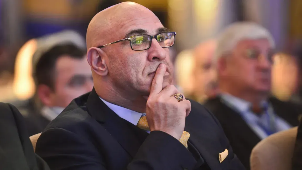 EXCLUSIV Niels Schnecker: „Tupeul nomenclaturii Bolojan-USR nu mai are limite!”. Dovada că salariile medicilor scad cu până la 22%, deși Guvernul susține că nimeni nu pierde bani