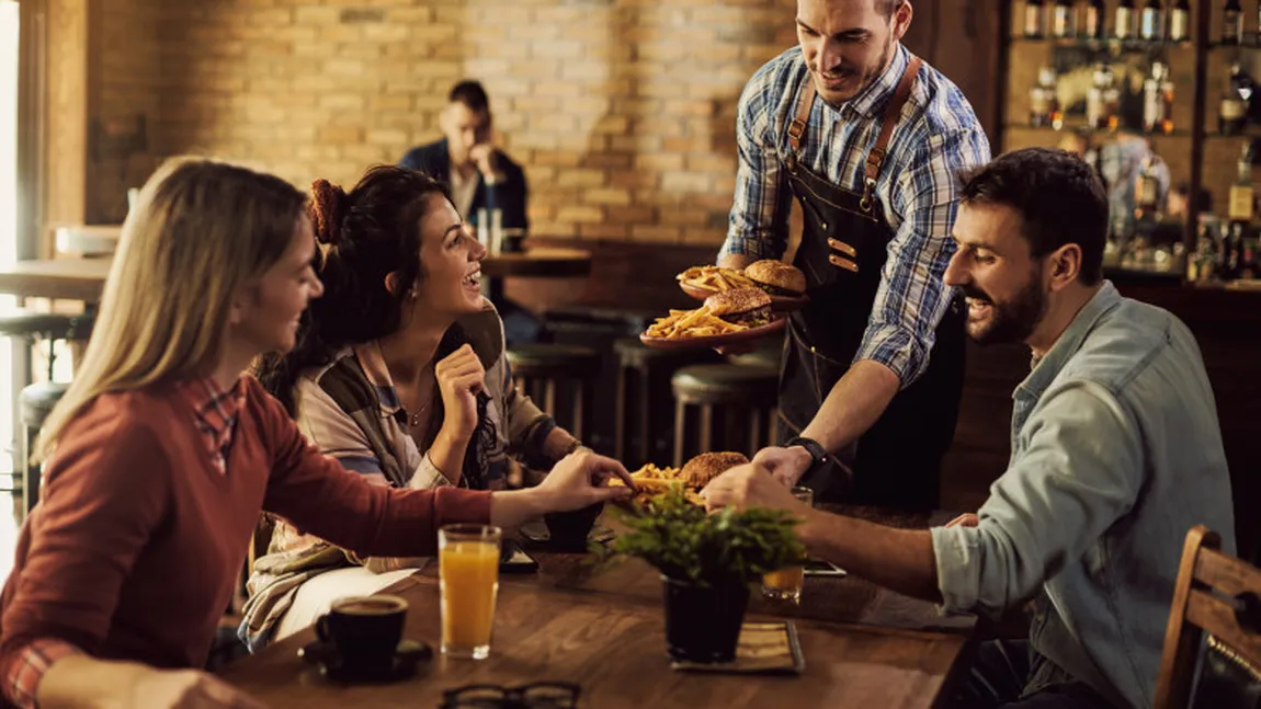 Dezastrul din HoReCa, explicat de afacerişti. Dan Dinu: „Pentru prima dată în 25 de ani am dat oameni afară / Paul Iftode: 