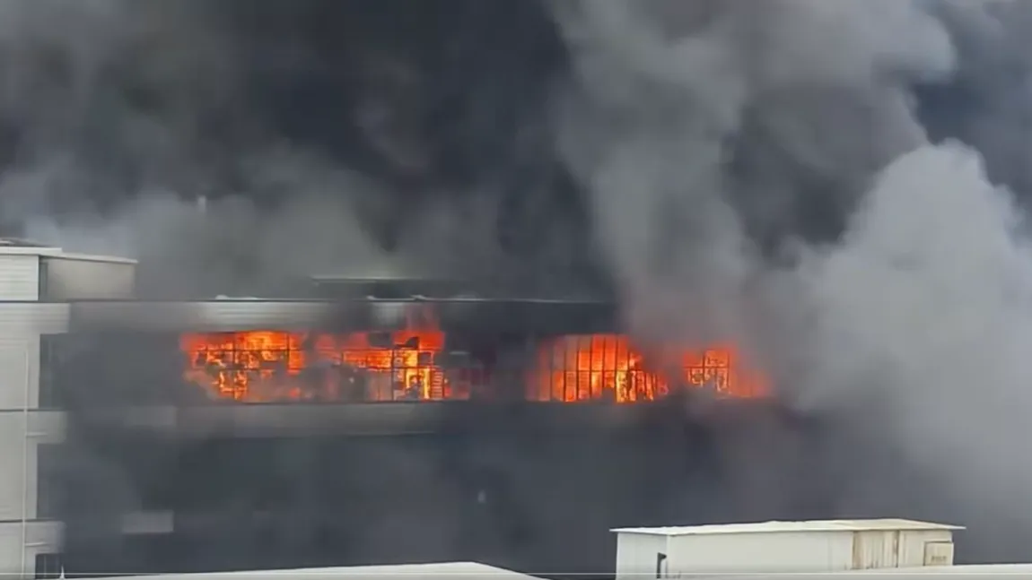 Incendiu de la o fabrică de încălţăminte din „Capitala pantofilor”, cel puţin 28 de morţi. Flăcările au blocat muncitorii pe acoperiş