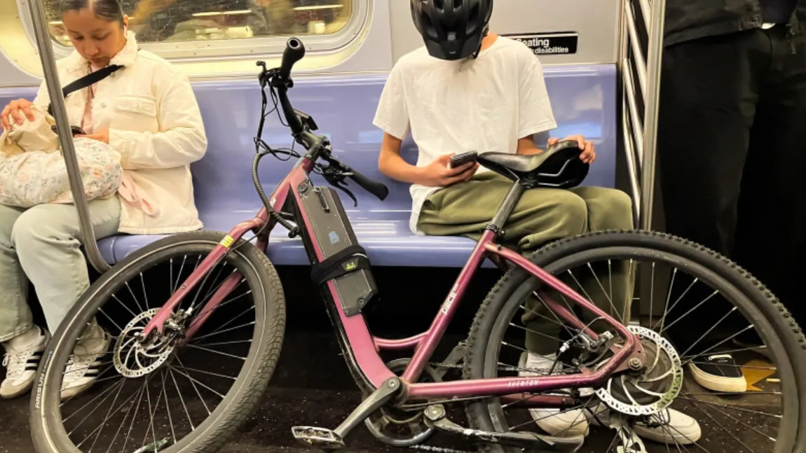Metrorex anunță schimbări privind regulile pentru biciclete și trotinete în metrou. Intervalele orare se extind