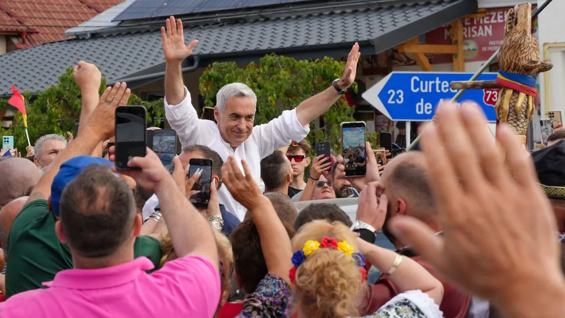 Călin Georgescu, alături de AUR la un eveniment din județul Argeș. Mesajul transmis din mijlocul susținătorilor