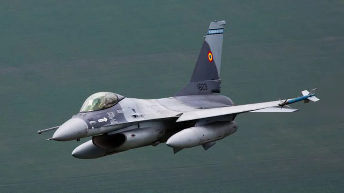 Cine sunt piloţii de pe F-16 care au doborât drona intrată în spațiul aerian al României. Șeful Armatei: „Mi-aș dori să am în toată flota aeriană oameni ca ei”