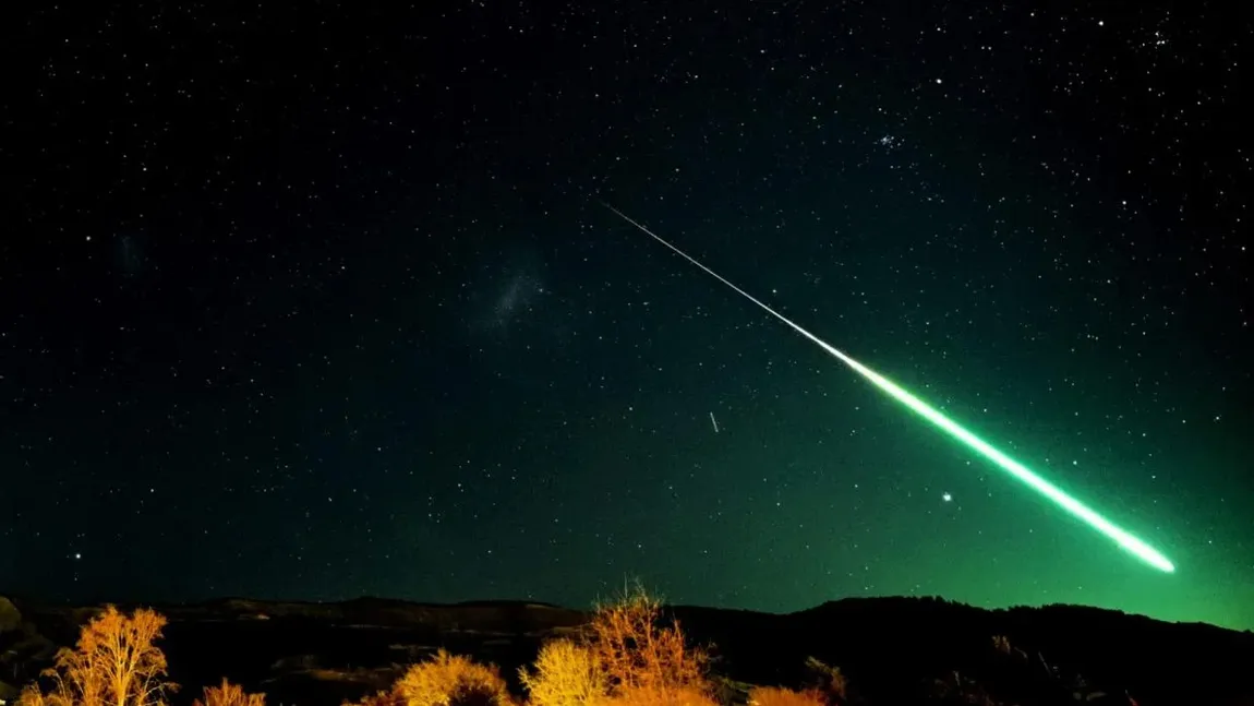 Două mingi de foc au luminat cerul Noii Zeelande. Fenomenul spectaculos a fost însoțit de boom-uri sonice VIDEO