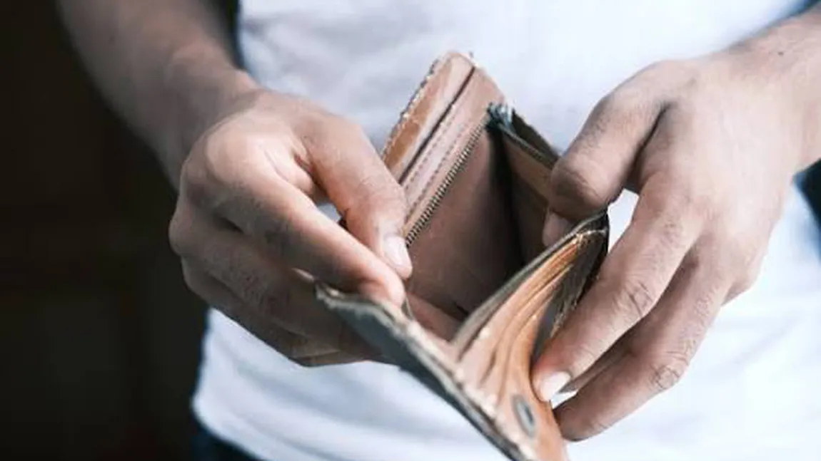 Noua lege a salarizării, un haos economic de proporții: Veniturile a peste 400.000 de bugetari din educație și sănătate rămân înghețate