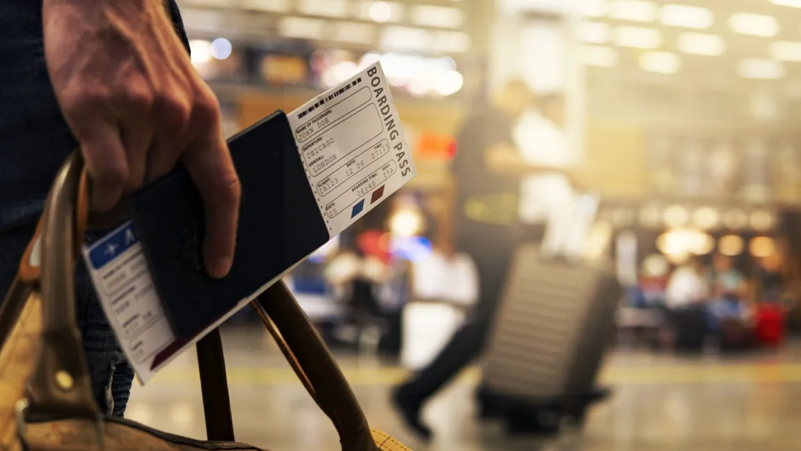 Aglomerație pe aeroporturi din cauza noului sistem digital de control al Uniunii Europene. Timpul de trecere prin controlul paşapoartelor s-a triplat