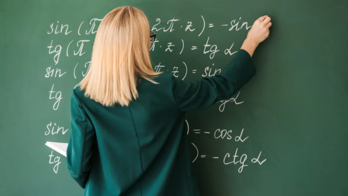 Plata cu ora pentru profesori, mai mică din luna iulie. Hotărârea de Guvern care schimbă automat tariful pentru orele suplimentare în școli