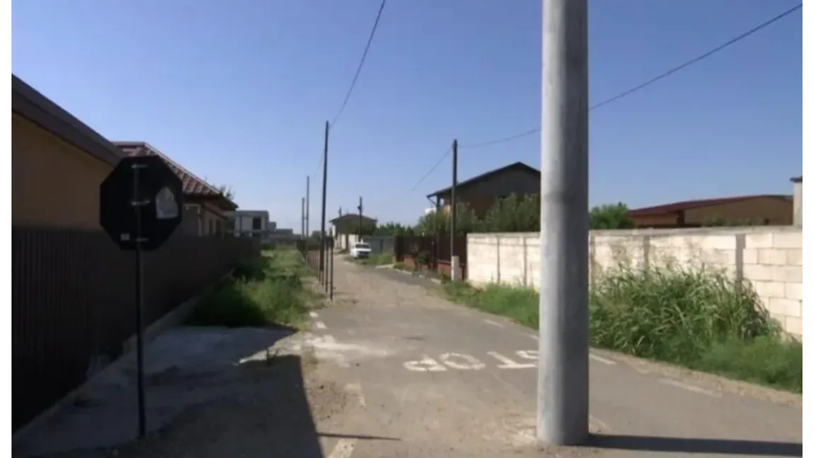 Dorel a lovit din nou! Stâlp de electricitate montat în mijlocul străzii, imagini virale de la Galați: ”Am crezut că e AI”