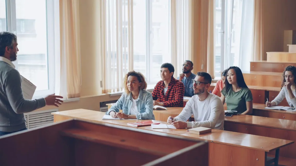 Noua lege a salarizării. Profesorii atrag atenția că un lector universitar are salariul mai mic decât un asistent, ce alte anomalii mai sunt în noul proiect de lege