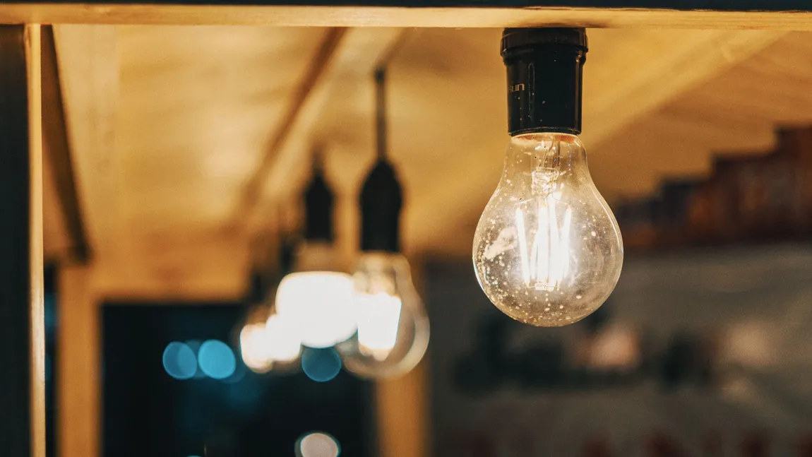 Etapele gestionării Sistemului Electroenergetic Național în situații de criză. Se poate ajunge la limitarea consumului şi deconectarea manuală!