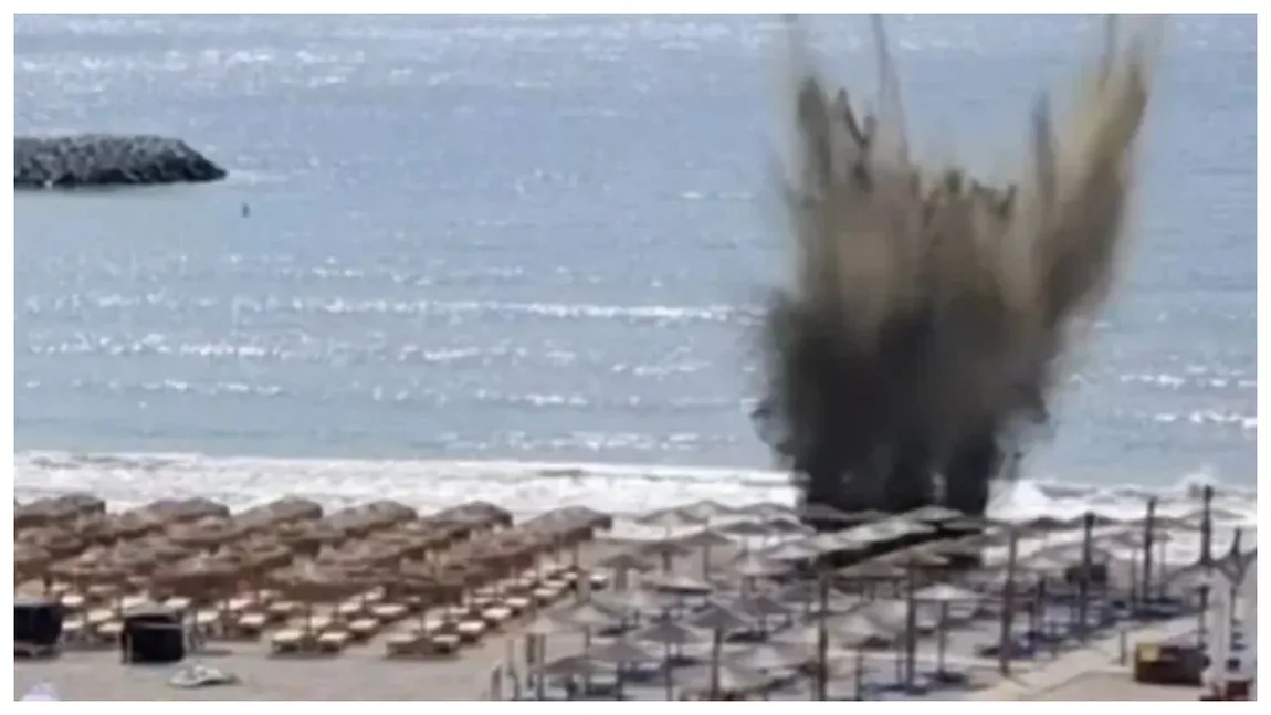 VIDEO Momentul în care drona cu explozibil de la Olimp a fost detonată, pe plajă, printre umbreluțe și șezlonguri