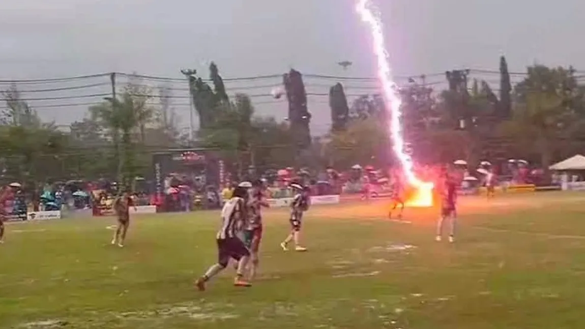 Tragedie pe terenul de fotbal. Un jucător a murit lovit de fulger chiar în timpul meciului