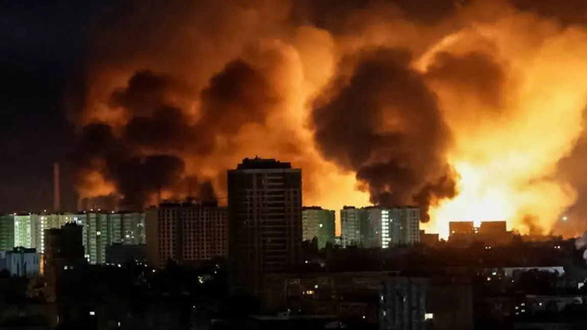 Atac masiv al Rusiei la Kiev. Peste 30 de rachete balistice rusesti si drone echipate cu muniții cu dispersie au provocat zeci de incendii. Bilanțul a ajuns la 15 morți și zeci de răniți