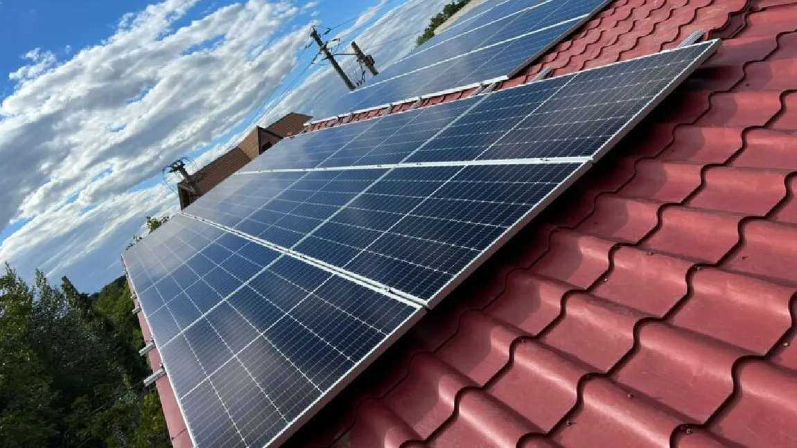 Prosumatorii cer TVA zero pentru panourile fotovoltaice după criza energetică: „România trebuie să accelereze investițiile în prodcuția și stocarea de energie”