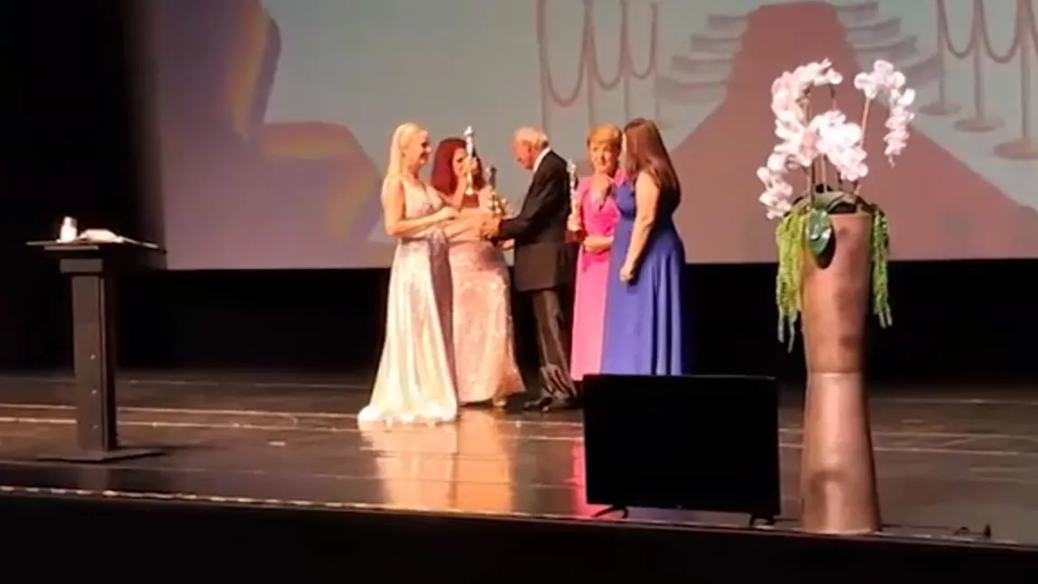 România TV, premiată la Gala Celebrităților de pe Litoral. Romica Jurca: „Am emoții, recunosc. Dacă stau bine să mă gândesc, cred că am primit premii doar în școală. Mulțumesc tare mult”