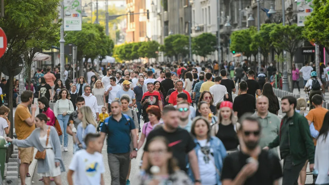 SONDAJ Românii reclamă că plătesc prea mulți bani statului și primesc prea puțin. Peste 65 la sută aleg servicii medicale private!