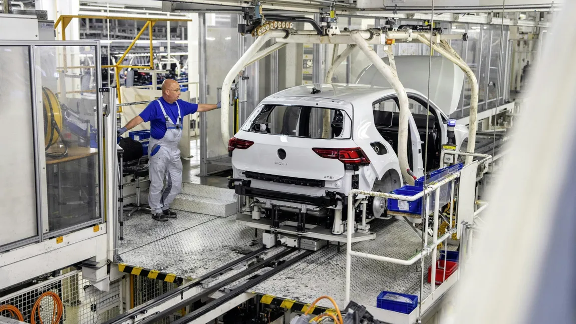 Jale în industria auto. Un gigant ia în calcul să dea afară 50.000 de oameni!