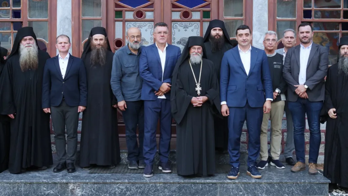 Simion, Peiu și Dungaciu s-au dus la Muntele Athos, să se întărească ”pentru ce va urma”. ”Nu am mâncat niciodată ceva mai gustos!”