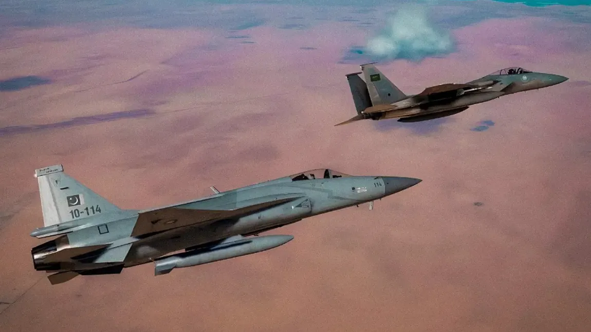 Un avion F-15 al Arabiei Saudite ar fi fost doborât în Yemen. Rebelii Houthi au publicat imaginile epavei