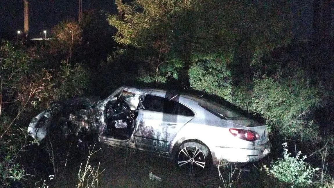 Adolescent mort după ce a intrat cu mașina într-un stâlp. Tânărul nu avea permis de conducere