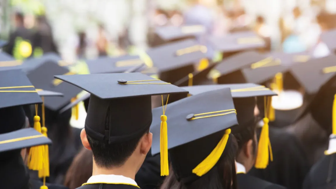 Ministerul Educației anunță burse postdoctorale de 4.000 de lei/lună pentru tinerii cercetători din România