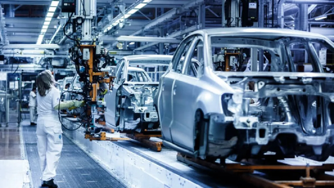 Criza industriei auto germane se adâncește. Volkswagen accelerează restructurarea, în timp ce zeci de mii de angajați protestează. Mercedes ar putea închide două fabrici