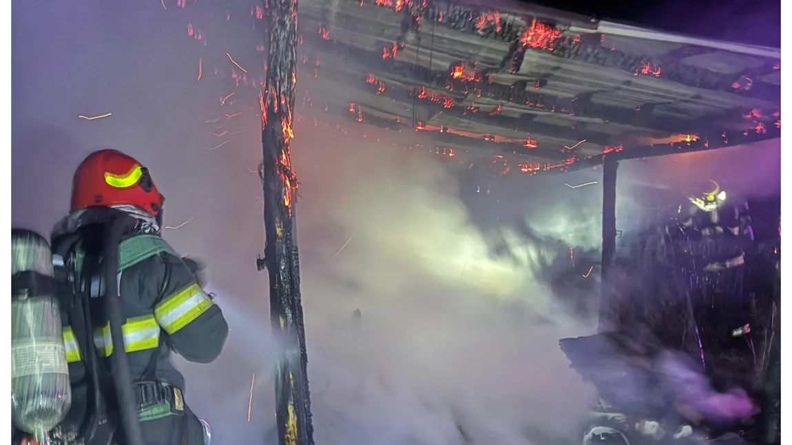 Incendiu devastator în Vâlcea. O fetiță de doi ani și mama ei au murit în flăcări