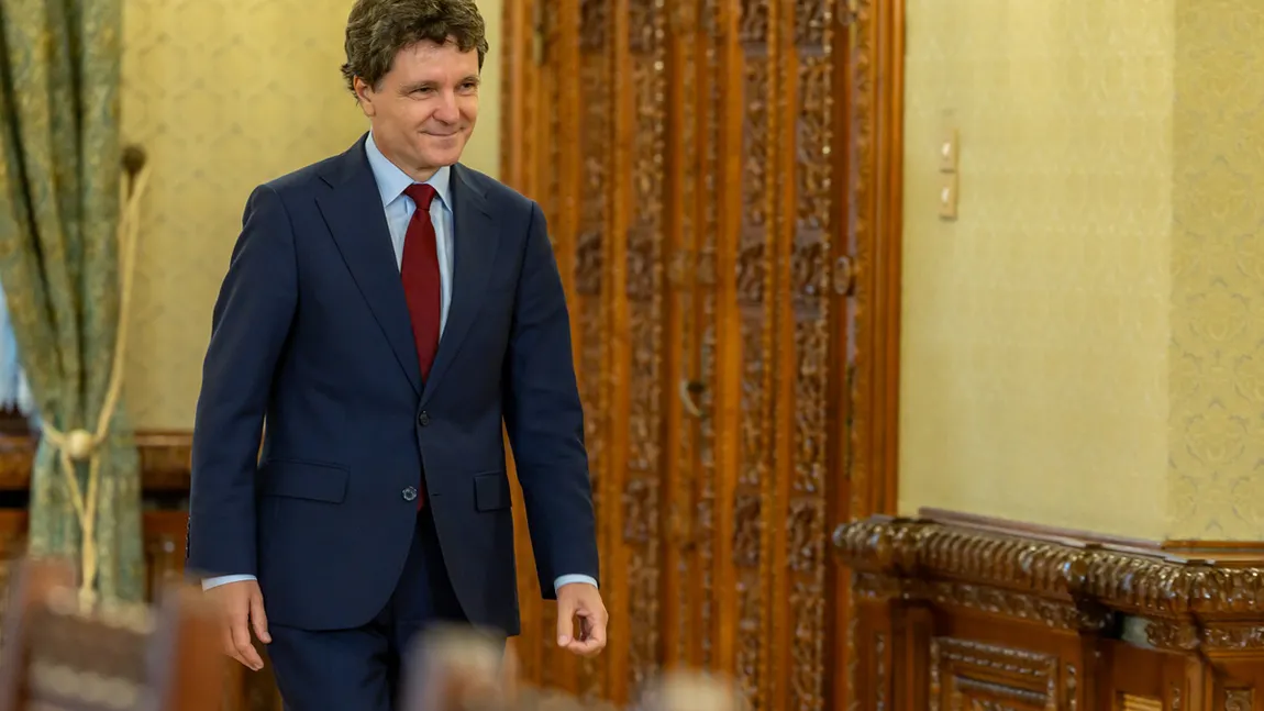 Nicușor Dan a mers la biserică să se roage pentru reușita negocierilor dintre Luca Niculescu și partide: „Într-o societate în care vedem că ura, vrajba e tot mai mare, trebuie să dăm exemplu de moderaţie şi înţelegere”