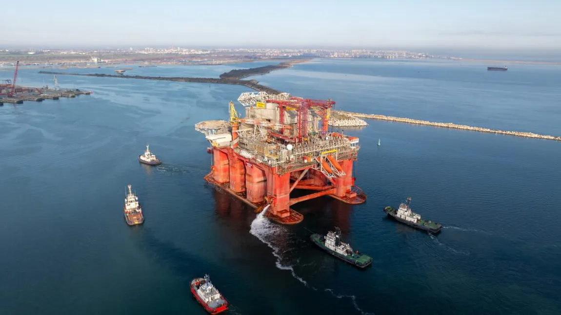 Alertă la Marea Neagră. O navă ar fi fost lovită de o dronă în apropierea Neptun Deep