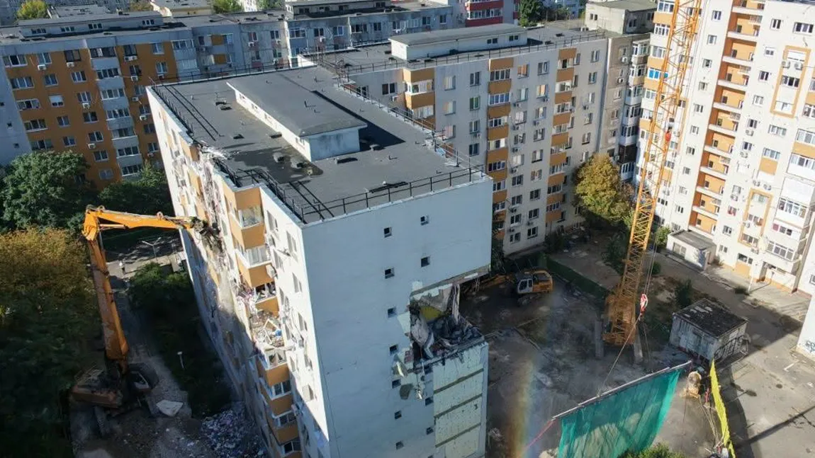 A început demolarea parțială controlată a blocului din Rahova, afectat de explozie