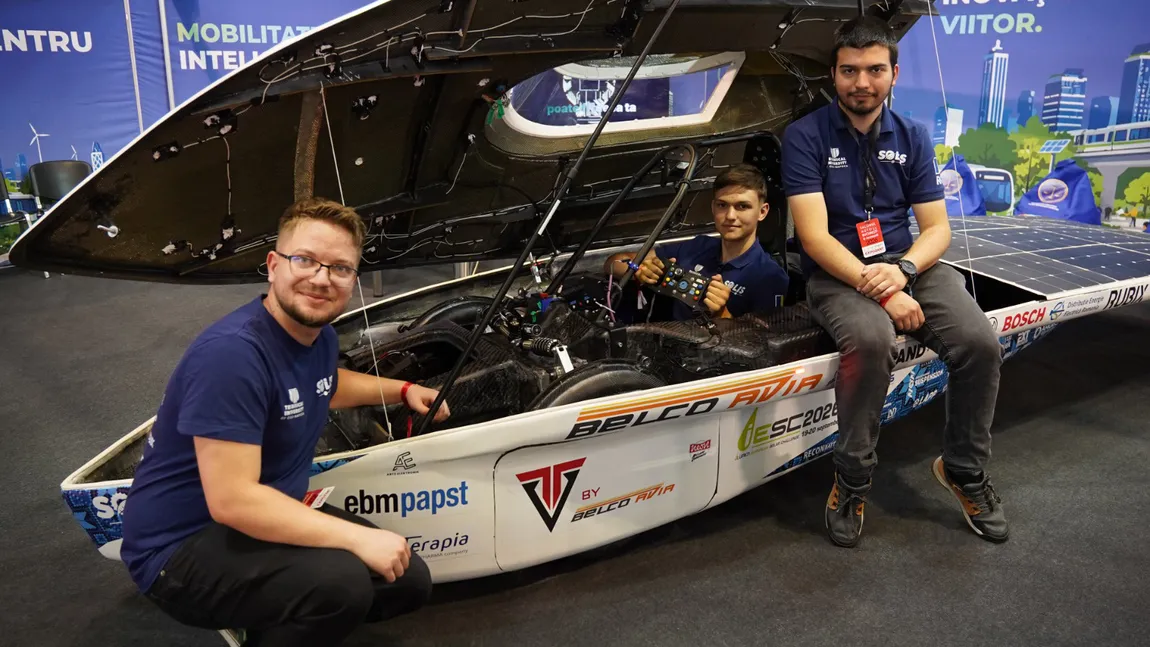 Mașina viitorului poate fi văzută la București. Primul vehicul solar creat de studenți români a traversat Australia și e prezent la SAB
