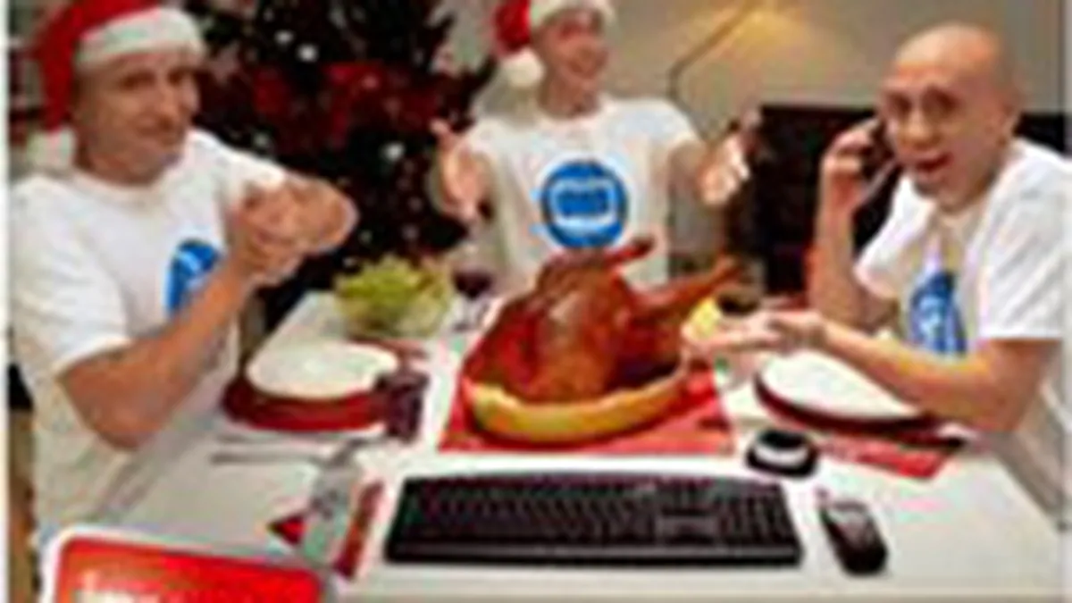 Tripletii tin afisul noii campanii de comunicare UPC