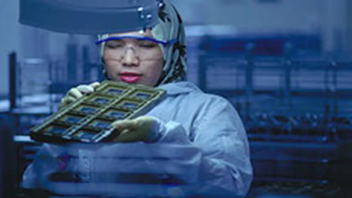 Intel va cheltui 2,5 mld. dolari pentru o fabrica de microcipuri din China